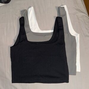 3 Twik crop top / XS/ barely worn, brand new
Black
Grey
White